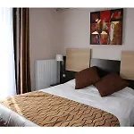 De La Petite Ferme, Super-besse Est, The Originals Relais Hotel 3*