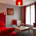 Hotel De La Petite Ferme, Super-besse Est, The Originals Relais