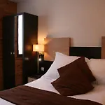 Hotel De La Petite Ferme, Super-besse Est, The Originals Relais