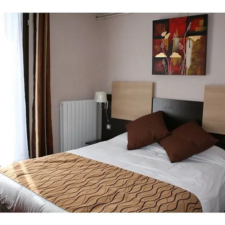 De La Petite Ferme, Super-besse Est, The Originals Relais فندق 3*