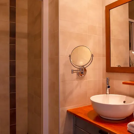 De La Petite Ferme, Super-besse Est, The Originals Relais