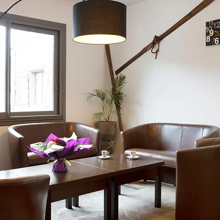 De La Petite Ferme, Super-besse Est, The Originals Relais Отель