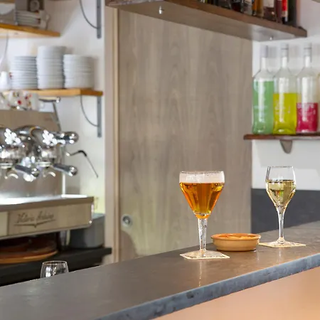De La Petite Ferme, Super-besse Est, The Originals Relais 호텔 베세-에-생타나스타시