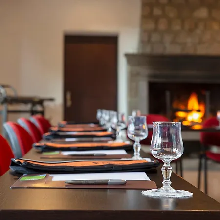 De La Petite Ferme, Super-besse Est, The Originals Relais 호텔