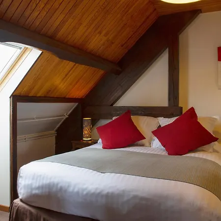 Hotel De La Petite Ferme, Super-besse Est, The Originals Relais
