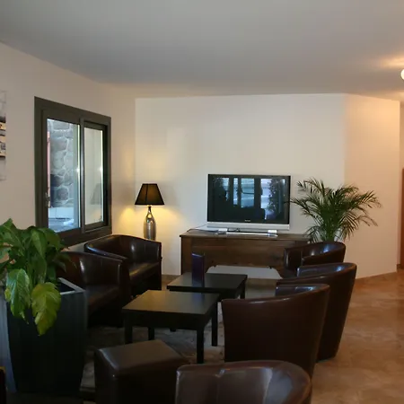 De La Petite Ferme, Super-besse Est, The Originals Relais 3*