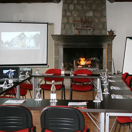 De La Petite Ferme, Super-besse Est, The Originals Relais فندق