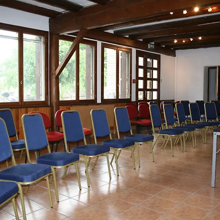 De La Petite Ferme, Super-besse Est, The Originals Relais فندق 3*