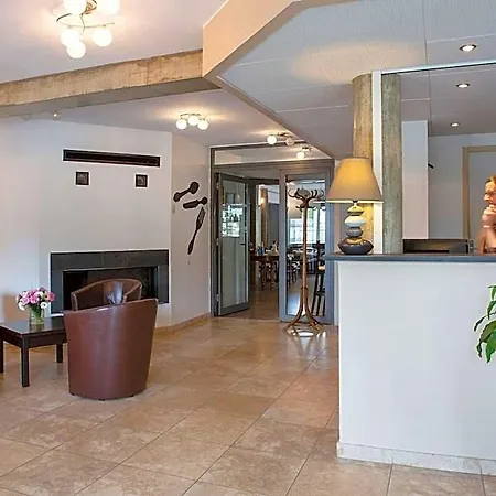 Hotel De La Petite Ferme, Super-besse Est, The Originals Relais
