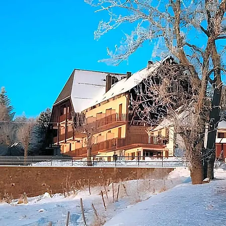 Hotel De La Petite Ferme, Super-besse Est, The Originals Relais