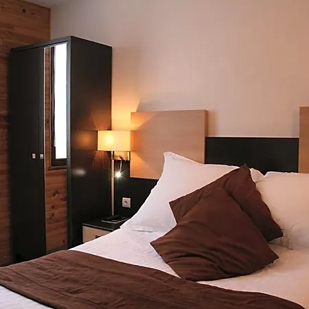 Hotel De La Petite Ferme, Super-besse Est, The Originals Relais 3*