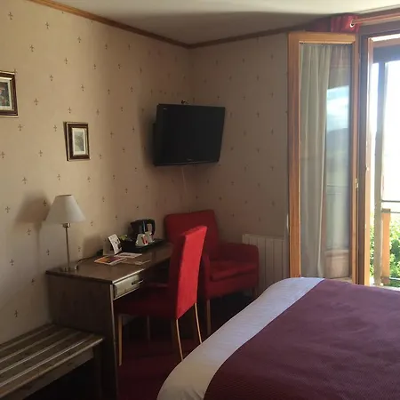Отель De La Petite Ferme, Super-besse Est, The Originals Relais 3*