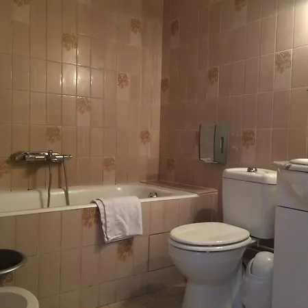 Hotel De La Petite Ferme, Super-besse Est, The Originals Relais 3*