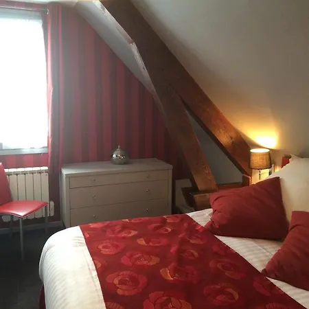 Отель De La Petite Ferme, Super-besse Est, The Originals Relais 3*