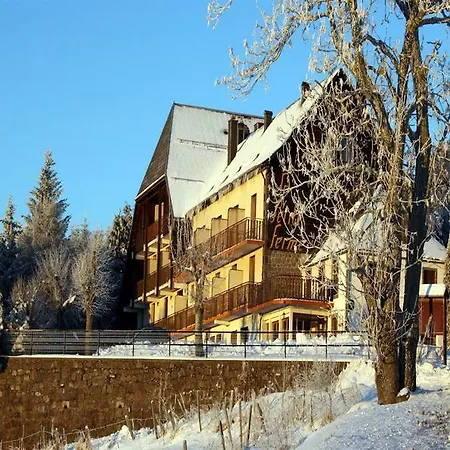De La Petite Ferme, Super-besse Est, The Originals Relais 호텔 베세-에-생타나스타시