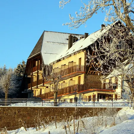 호텔 De La Petite Ferme, Super-besse Est, The Originals Relais 3*